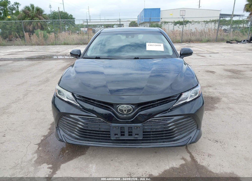 2018 TOYOTA CAMRY LE VIN: 4T1B11HK2JU091585