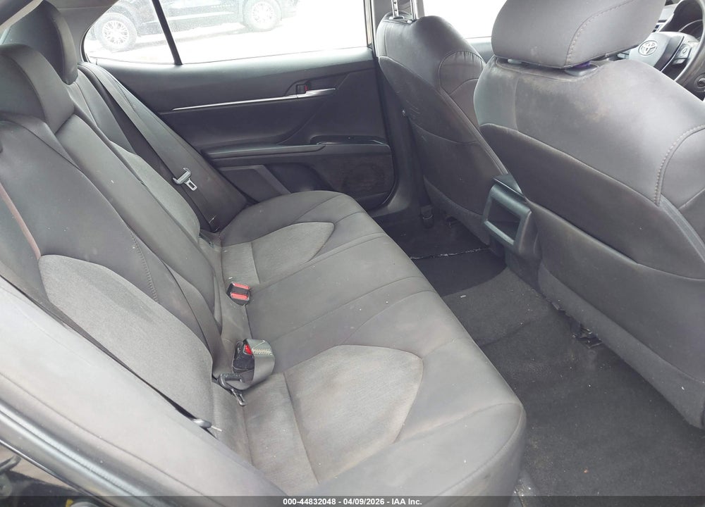 2018 TOYOTA CAMRY LE VIN: 4T1B11HK2JU091585