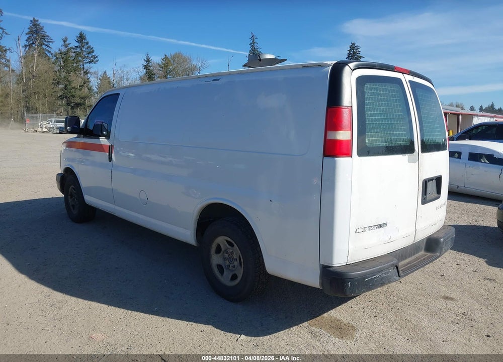 2005 CHEVROLET EXPRESS VIN: 1GCFG15X551244617