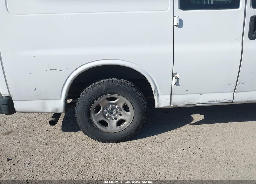 2005 CHEVROLET EXPRESS VIN: 1GCFG15X551244617