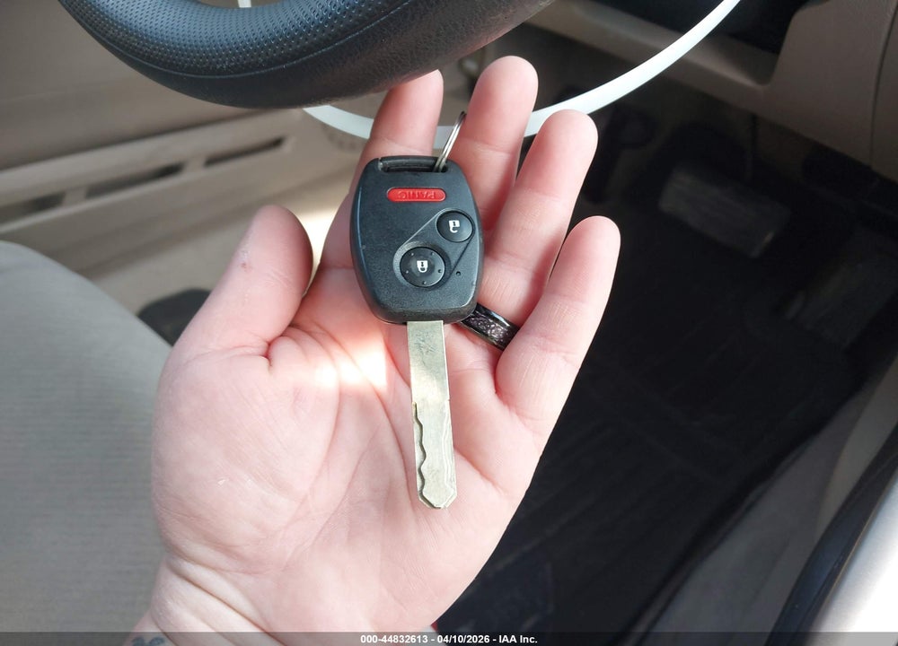 2010 HONDA CIVIC LX VIN: 19XFA1F53AE042400
