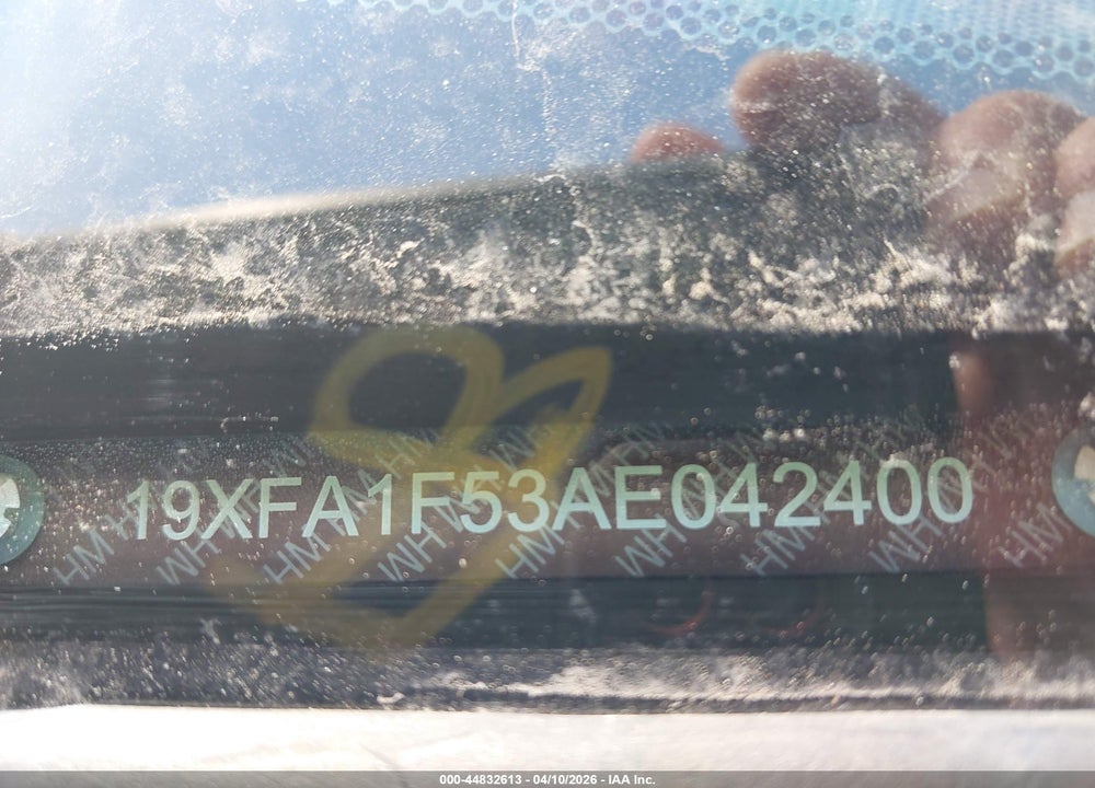 2010 HONDA CIVIC LX VIN: 19XFA1F53AE042400