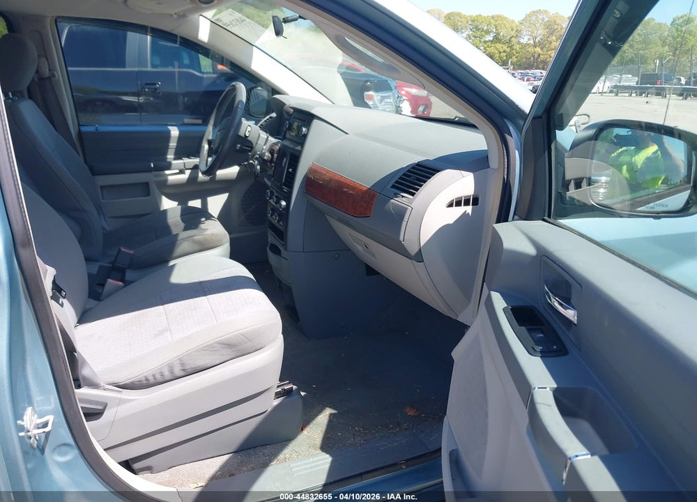 2008 CHRYSLER TOWN & COUNTRY LX VIN: 2A8HR44HX8R604990