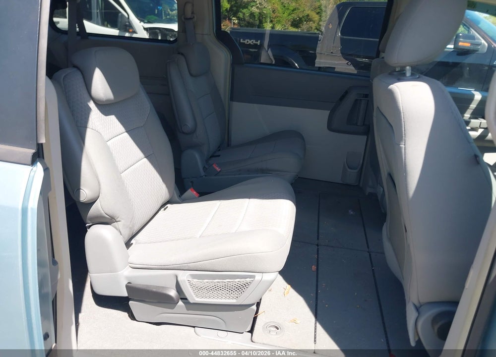 2008 CHRYSLER TOWN & COUNTRY LX VIN: 2A8HR44HX8R604990