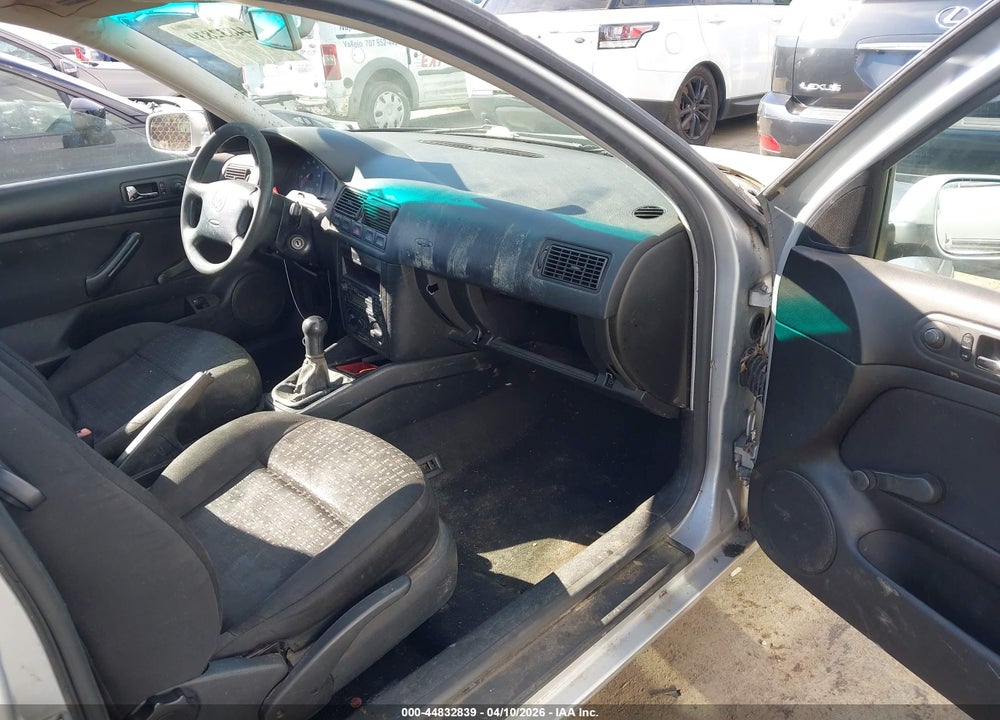 2001 VOLKSWAGEN GOLF GL VIN: 9BWBT61J814066676