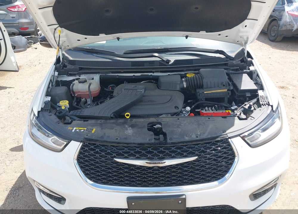 2024 CHRYSLER PACIFICA TOURING L VIN: 2C4RC1BG2RR122750