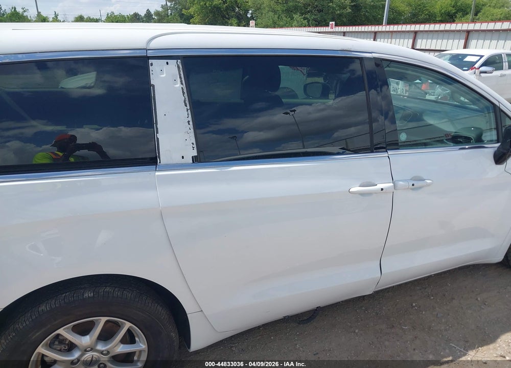 2024 CHRYSLER PACIFICA TOURING L VIN: 2C4RC1BG2RR122750