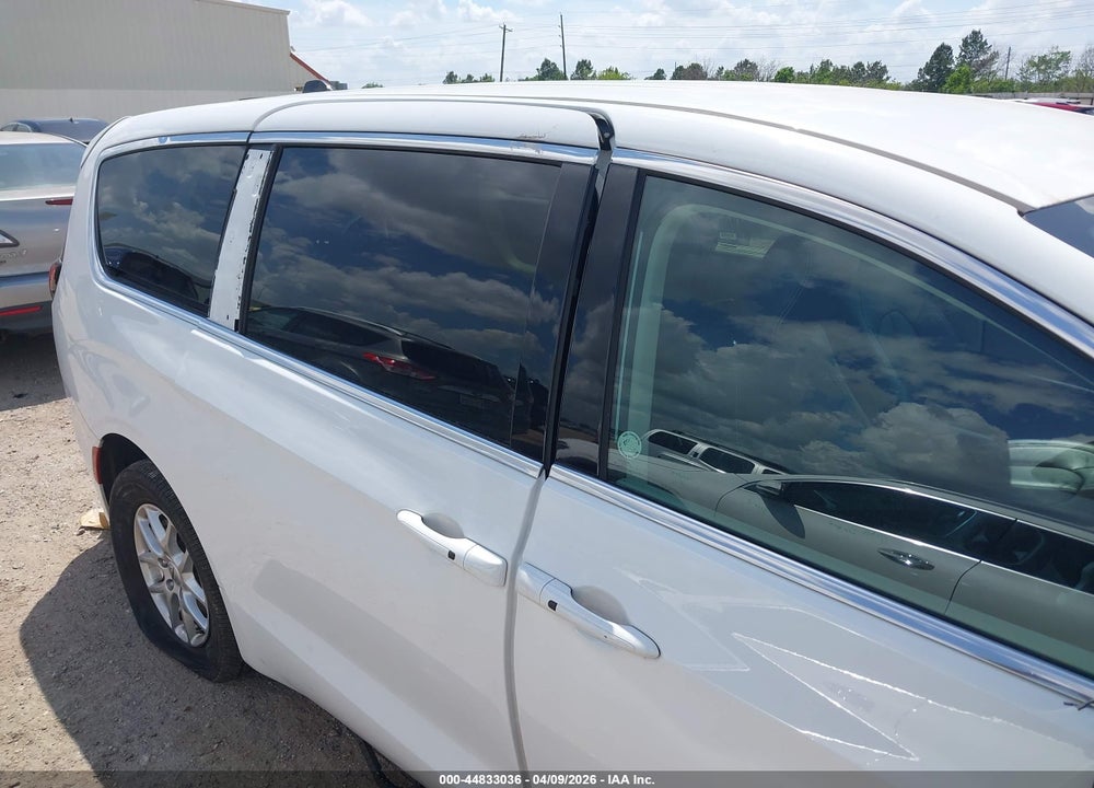 2024 CHRYSLER PACIFICA TOURING L VIN: 2C4RC1BG2RR122750