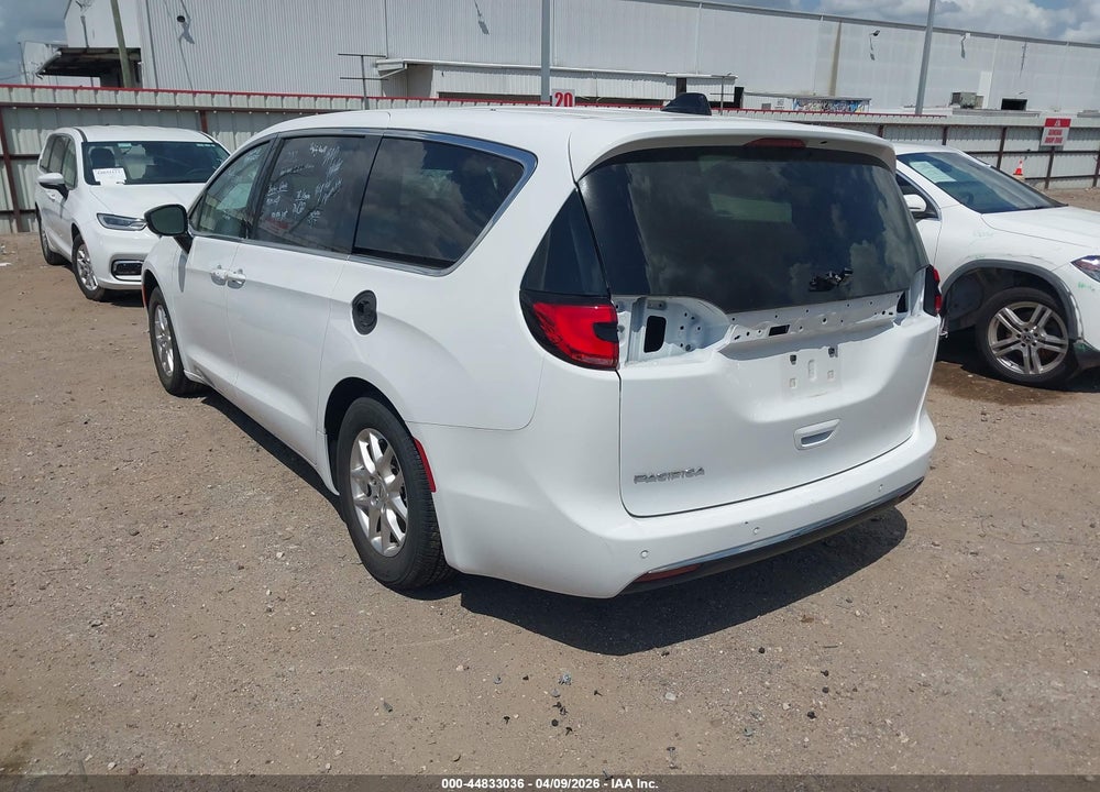 2024 CHRYSLER PACIFICA TOURING L VIN: 2C4RC1BG2RR122750