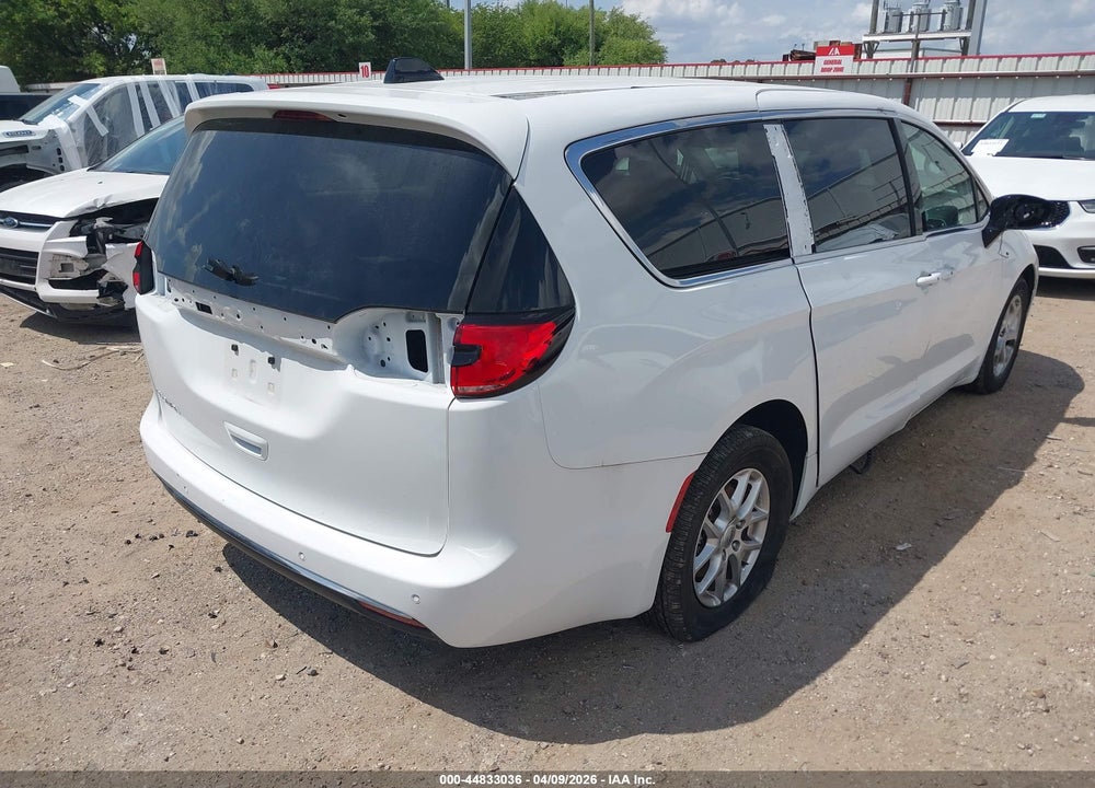 2024 CHRYSLER PACIFICA TOURING L VIN: 2C4RC1BG2RR122750