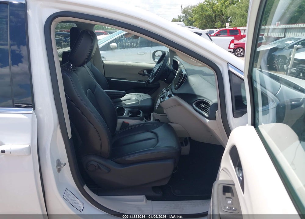 2024 CHRYSLER PACIFICA TOURING L VIN: 2C4RC1BG2RR122750