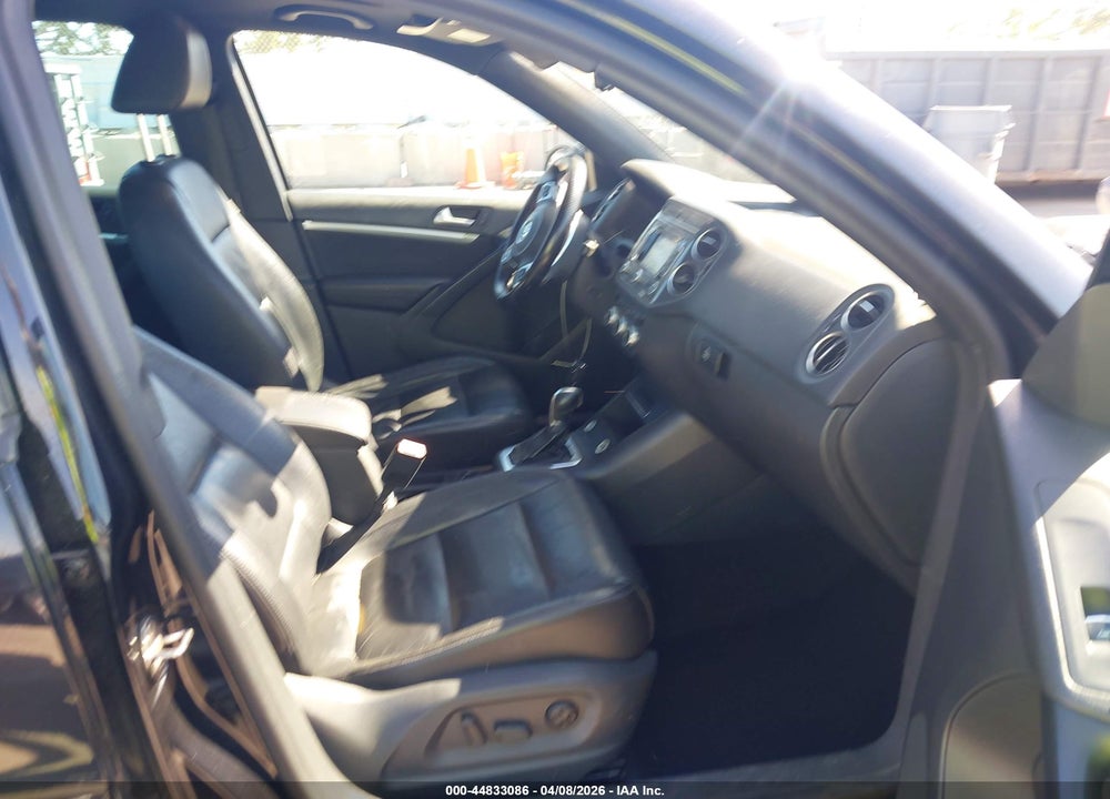 2015 VOLKSWAGEN TIGUAN R-LINE VIN: WVGAV7AX5FW606079