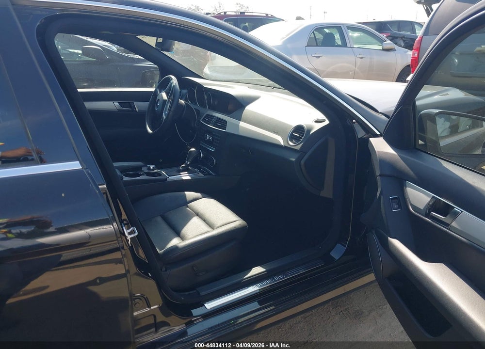 2014 MERCEDES-BENZ C 250 SPORT VIN: WDDGF4HB6ER305411