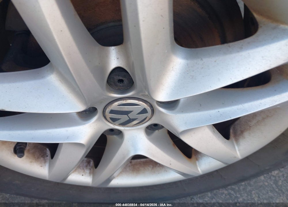 2011 VOLKSWAGEN TIGUAN S VIN: WVGBV7AX8BW531635