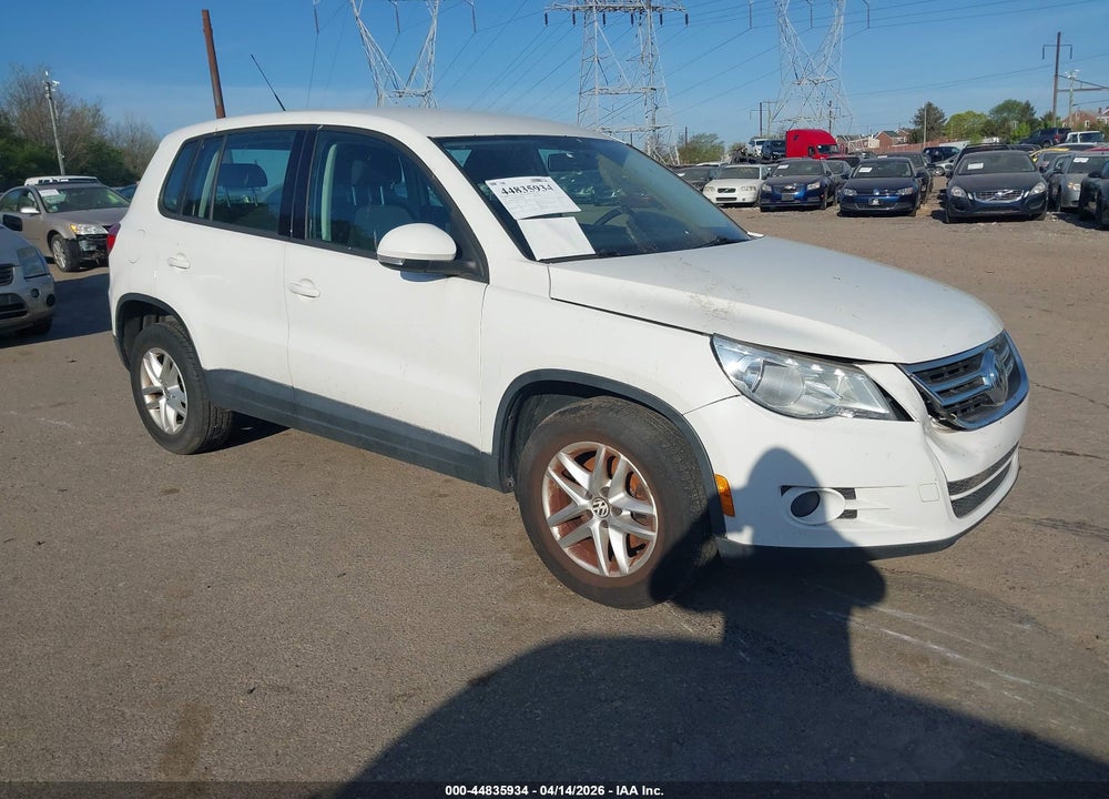 2011 VOLKSWAGEN TIGUAN S VIN: WVGBV7AX8BW531635