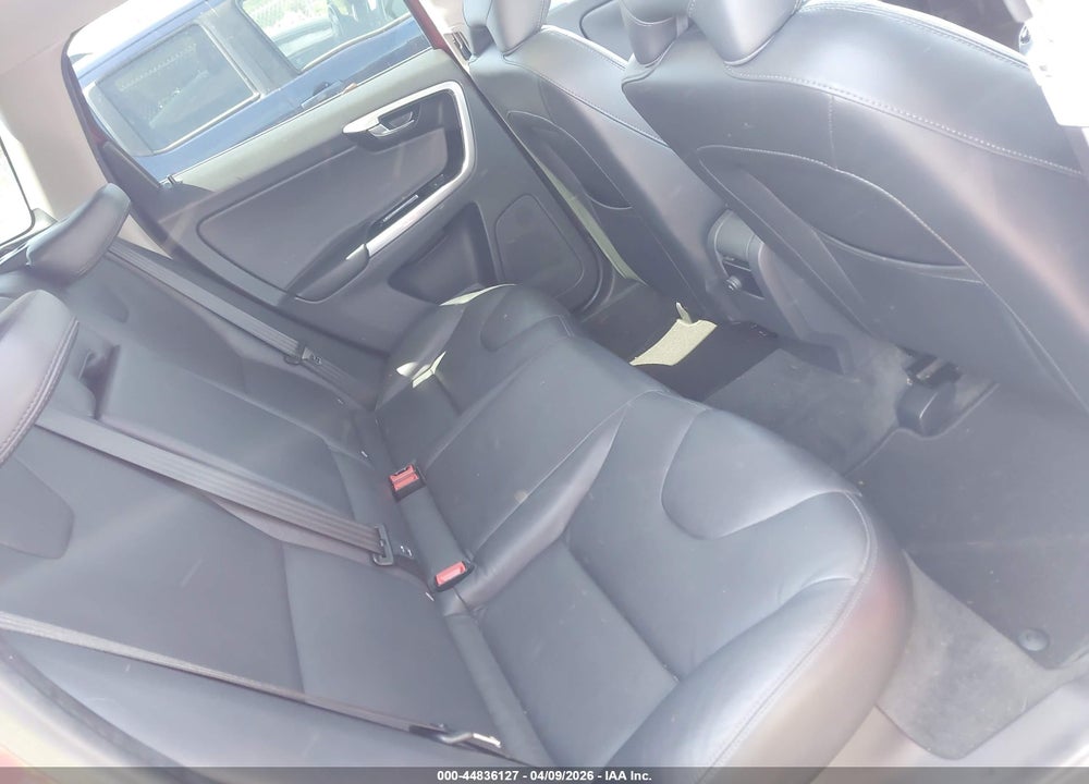 2015 VOLVO XC60 T5 PLATINUM VIN: YV440MDM3F2645550