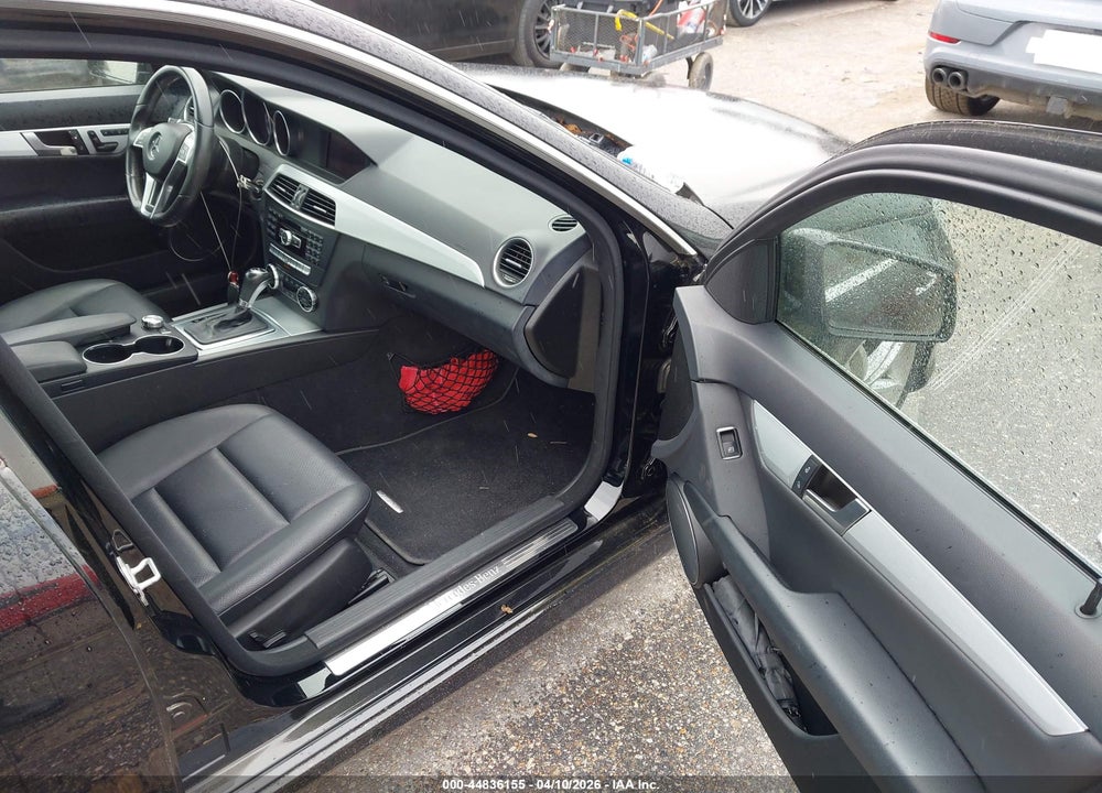 2013 MERCEDES-BENZ C 250 SPORT VIN: WDDGF4HB8DA777672