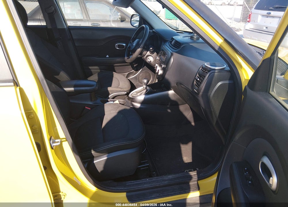 2014 KIA SOUL + VIN: KNDJP3A52E7005677
