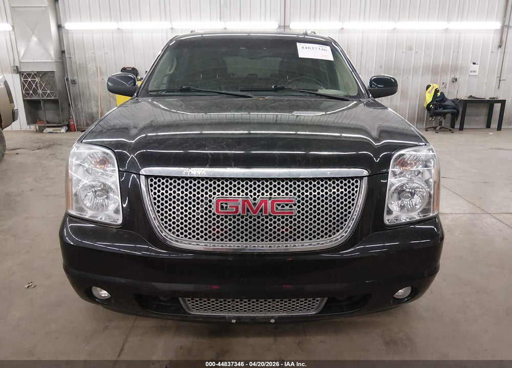 2011 GMC YUKON XL 1500 DENALI VIN: 1GKS2MEF4BR369261