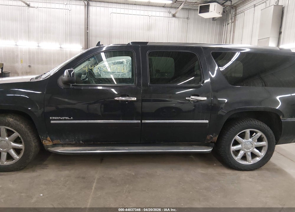 2011 GMC YUKON XL 1500 DENALI VIN: 1GKS2MEF4BR369261