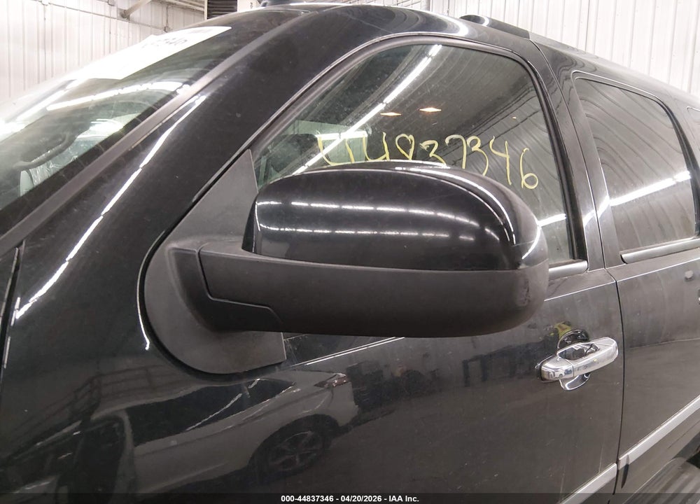 2011 GMC YUKON XL 1500 DENALI VIN: 1GKS2MEF4BR369261