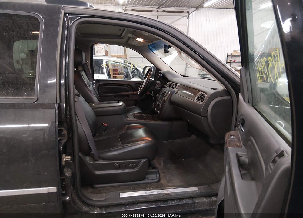 2011 GMC YUKON XL 1500 DENALI VIN: 1GKS2MEF4BR369261