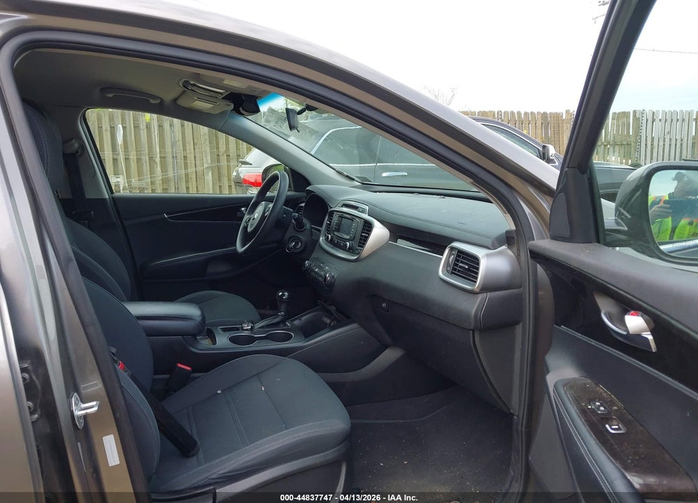 2016 KIA SORENTO 3.3L LX VIN: 5XYPGDA58GG134139