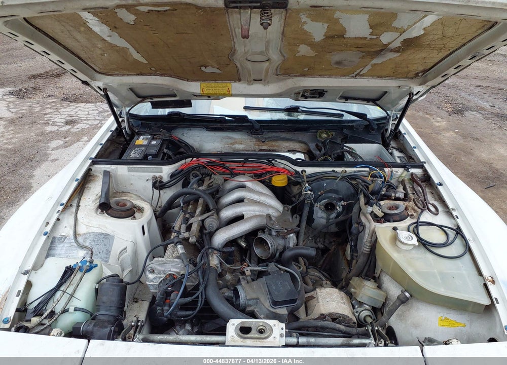 1985 PORSCHE 944 VIN: WP0AA0942FN458142