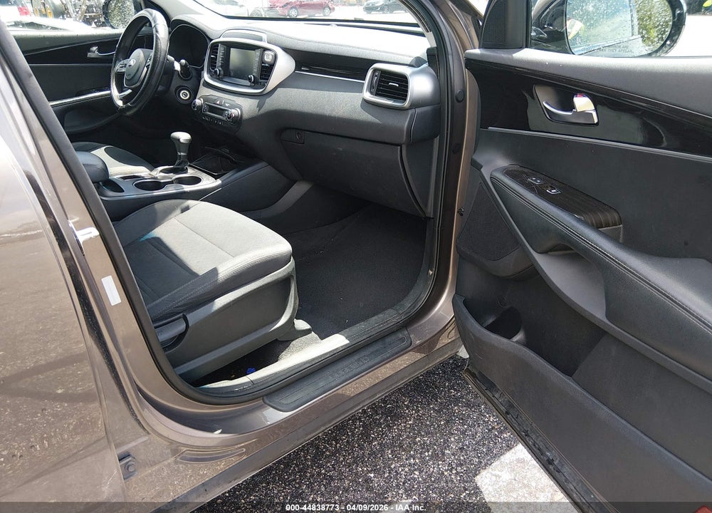 2019 KIA SORENTO 3.3L LX VIN: 5XYPGDA57KG559490