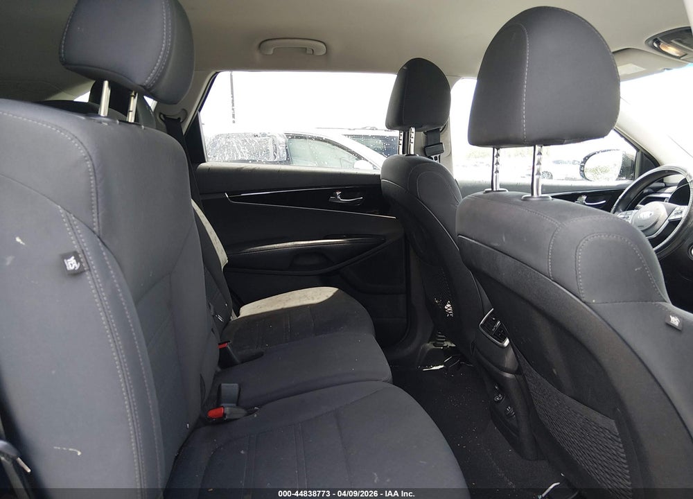 2019 KIA SORENTO 3.3L LX VIN: 5XYPGDA57KG559490