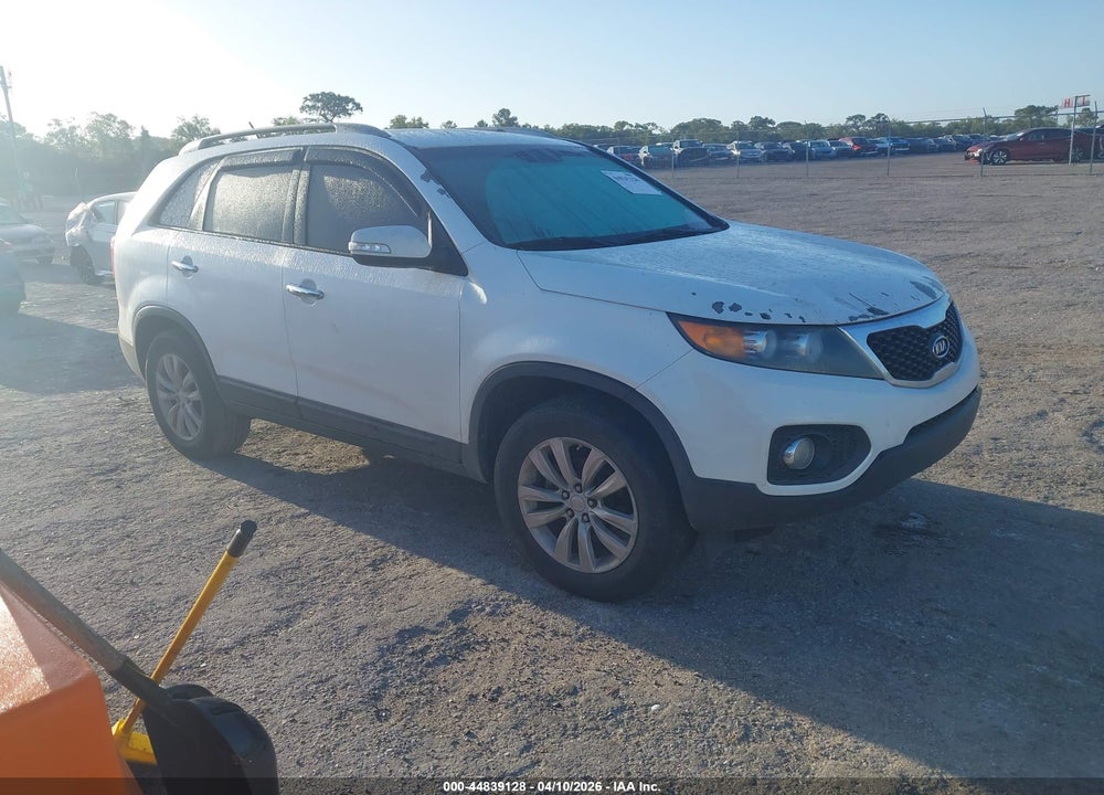 2011 KIA SORENTO LX V6 VIN: 5XYKT4A28BG113666