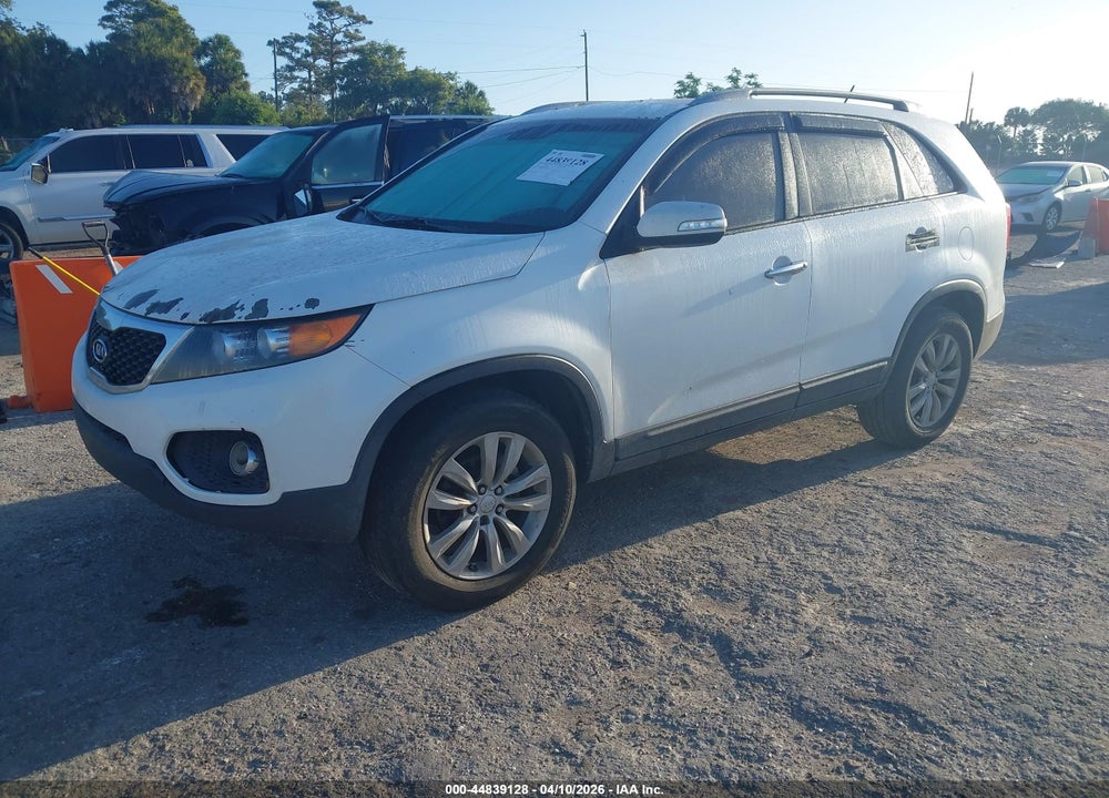 2011 KIA SORENTO LX V6 VIN: 5XYKT4A28BG113666