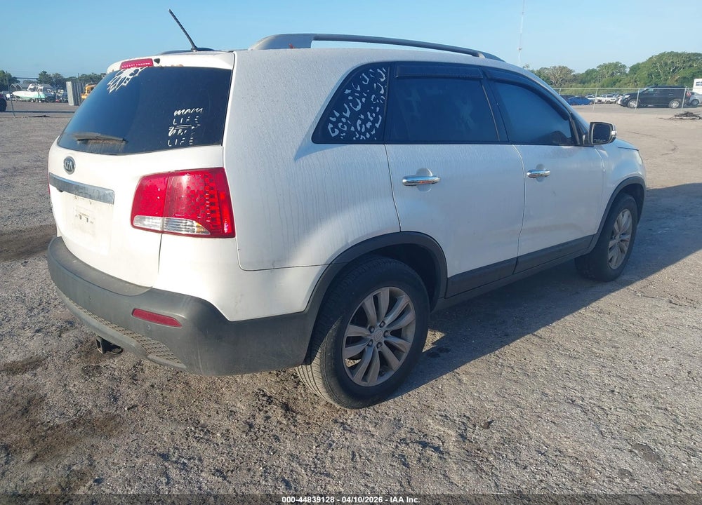 2011 KIA SORENTO LX V6 VIN: 5XYKT4A28BG113666