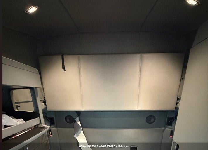 2020 KENWORTH T680 VIN: 1XKYD49X6LJ382875