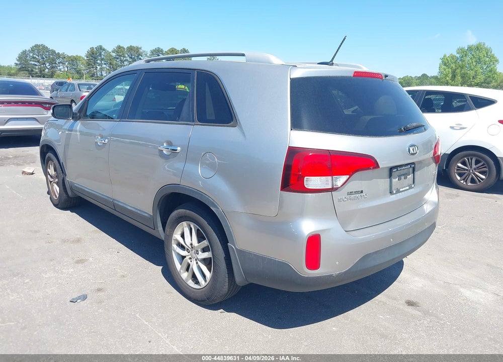 2014 KIA SORENTO LX VIN: 5XYKT4A62EG507932