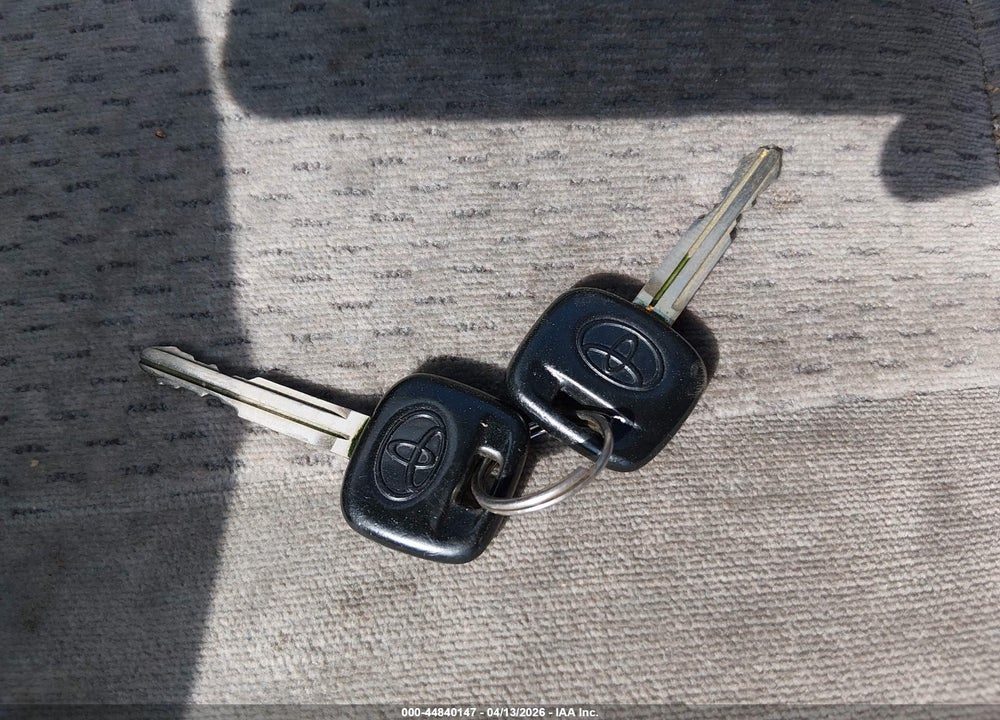 2002 TOYOTA CAMRY LE/XLE/SE VIN: JTDBE32K120029780
