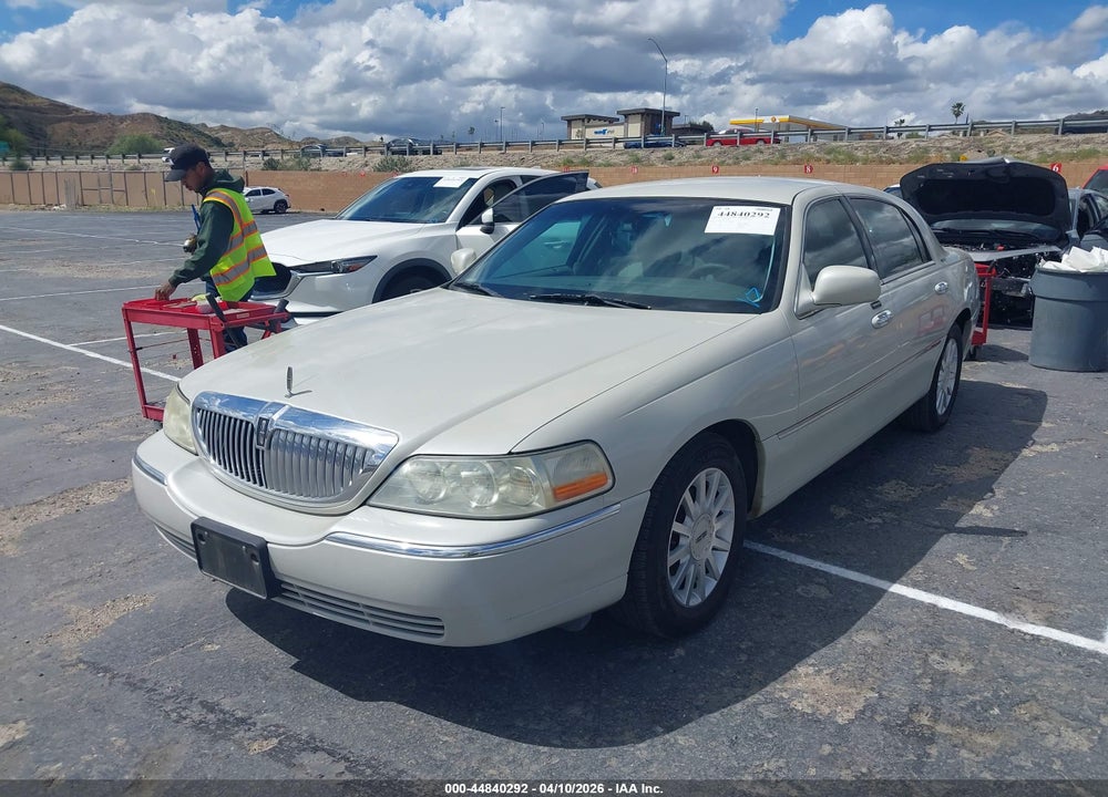 2007 LINCOLN TOWN CAR SIGNATURE VIN: 1LNHM81W37Y631132