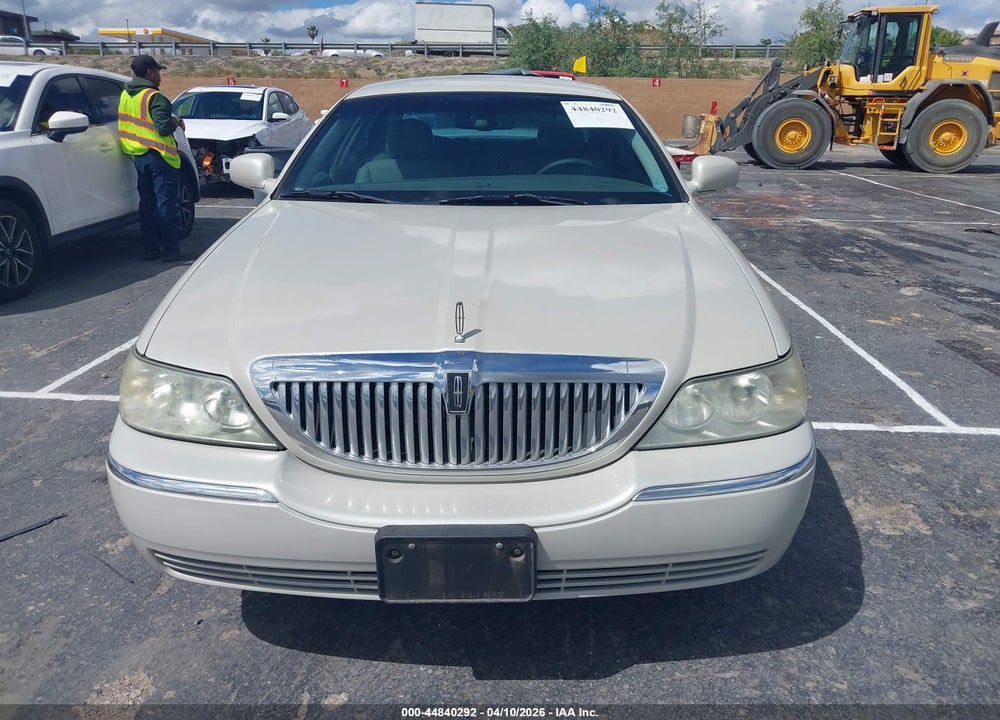 2007 LINCOLN TOWN CAR SIGNATURE VIN: 1LNHM81W37Y631132