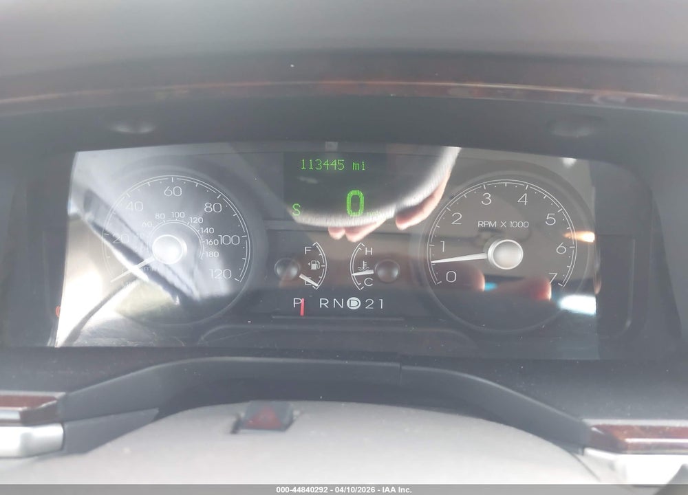 2007 LINCOLN TOWN CAR SIGNATURE VIN: 1LNHM81W37Y631132