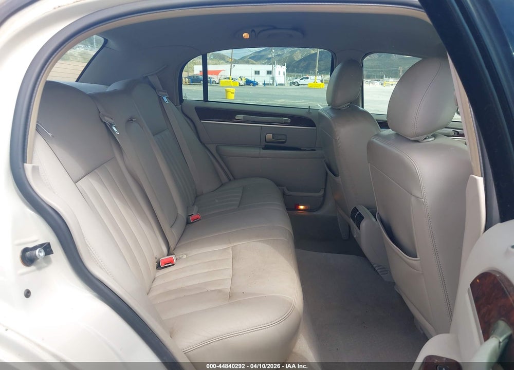 2007 LINCOLN TOWN CAR SIGNATURE VIN: 1LNHM81W37Y631132