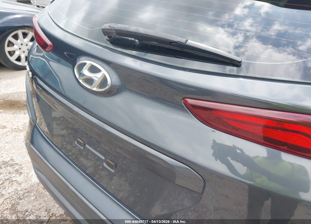 2018 HYUNDAI KONA SE VIN: KM8K12AA0JU104535