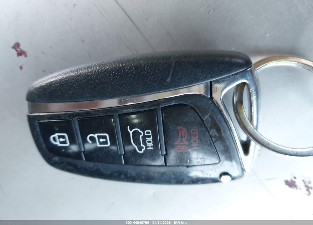 2017 HYUNDAI SANTA FE SE VIN: KM8SNDHF4HU174955