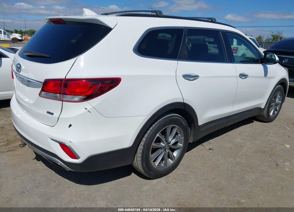 2017 HYUNDAI SANTA FE SE VIN: KM8SNDHF4HU174955
