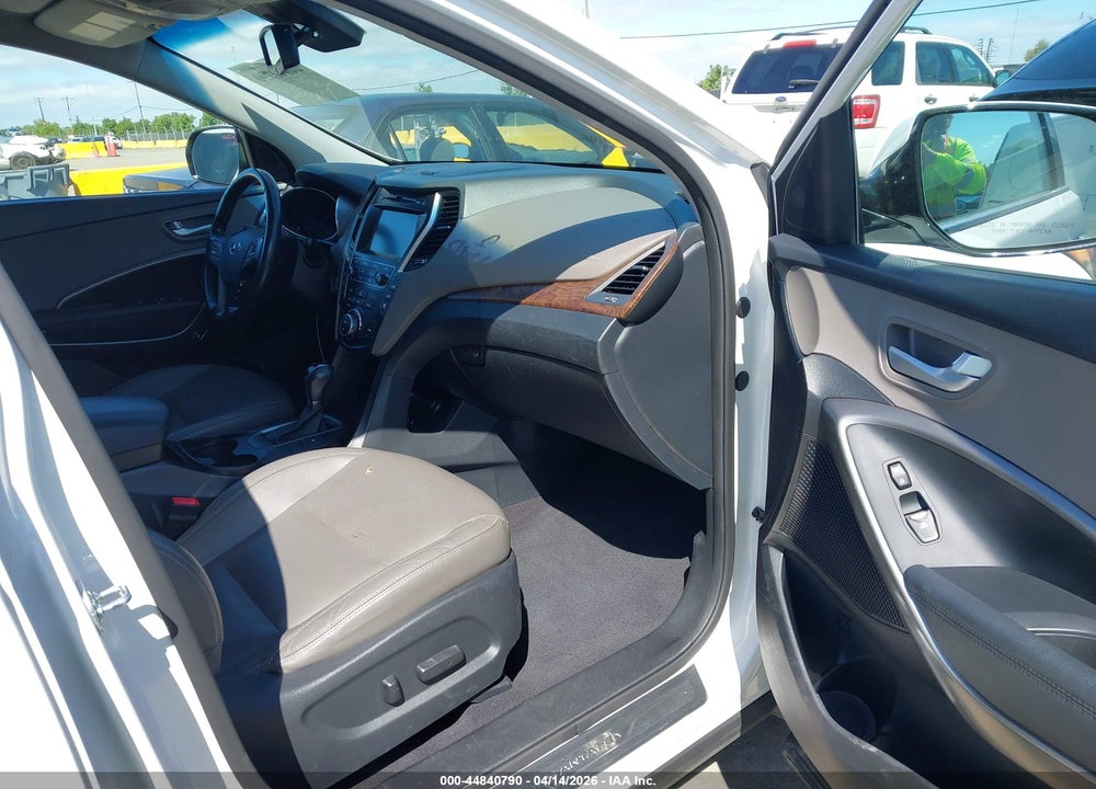 2017 HYUNDAI SANTA FE SE VIN: KM8SNDHF4HU174955