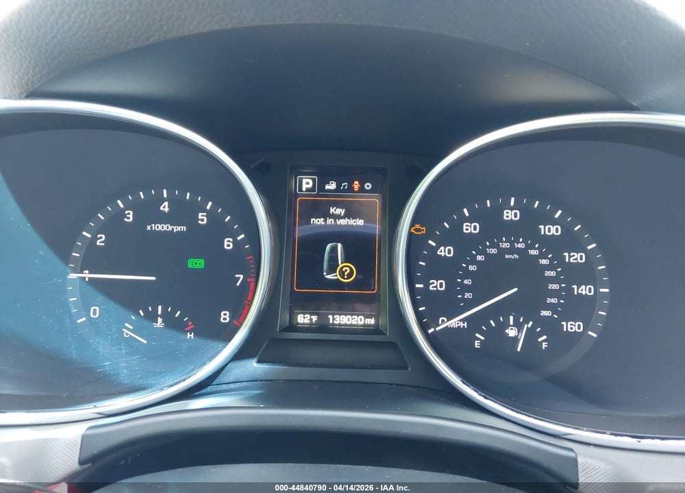 2017 HYUNDAI SANTA FE SE VIN: KM8SNDHF4HU174955