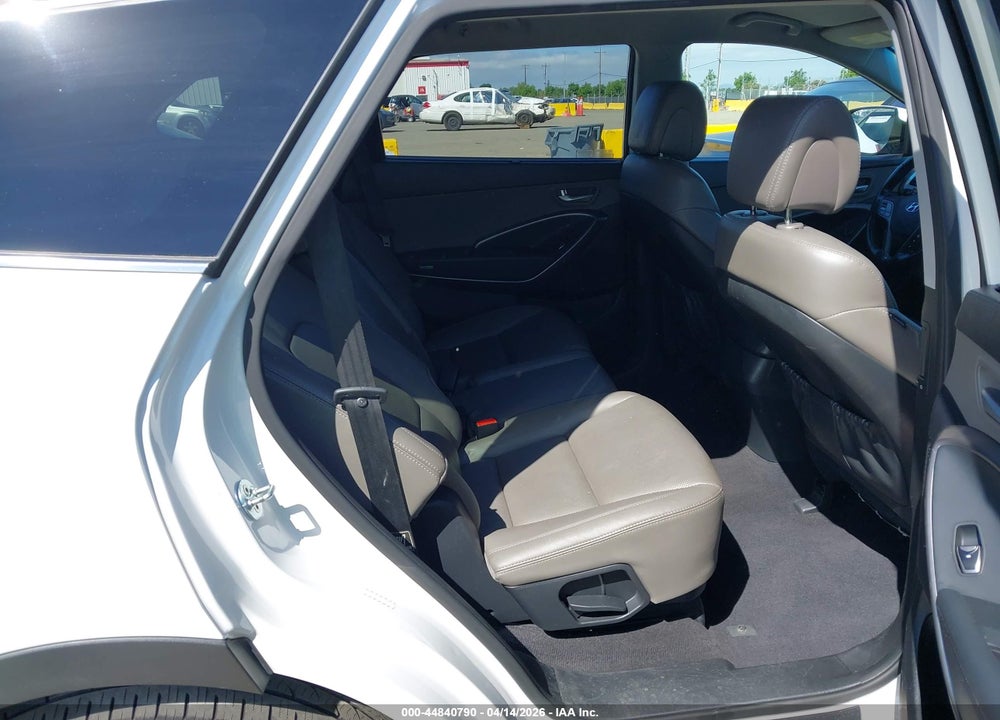 2017 HYUNDAI SANTA FE SE VIN: KM8SNDHF4HU174955