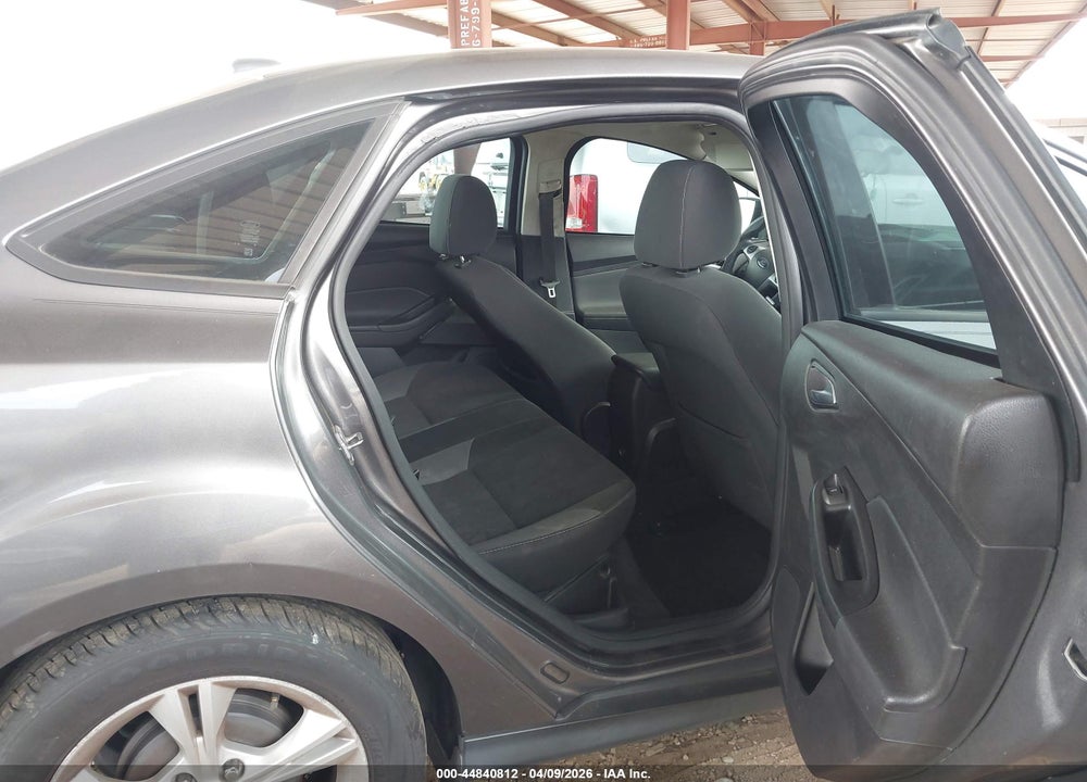 2014 FORD FOCUS SE VIN: 1FADP3F27EL461733