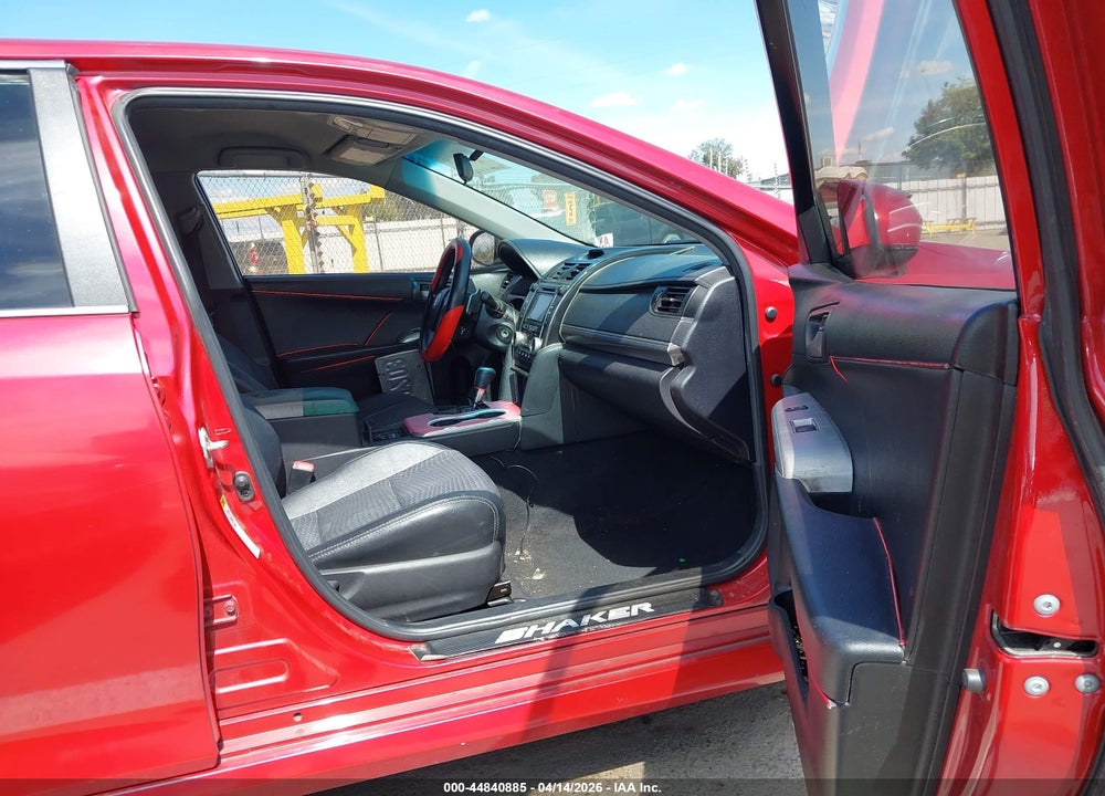 2014 TOYOTA CAMRY SE VIN: 4T1BF1FK2EU815768