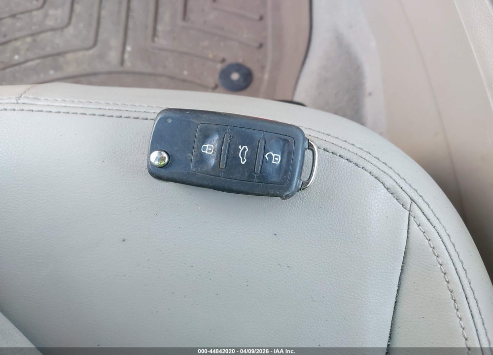 2014 VOLKSWAGEN BEETLE 2.5L VIN: 3VW5P7AT5EM807103