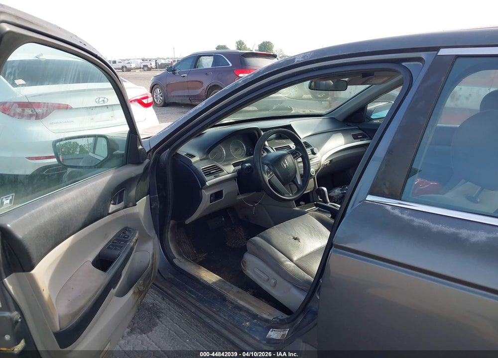 2011 HONDA ACCORD 2.4 LX-P VIN: 1HGCP2F42BA120847